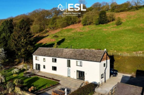 Large Country Farmhouse with Hot Tub and Shropshire Hills View